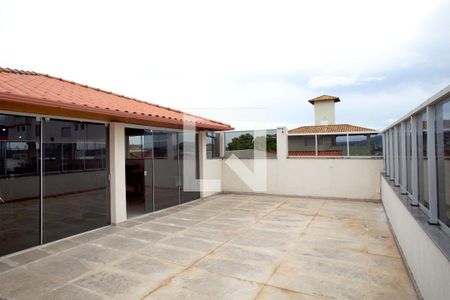 Casa à venda com 236m², 4 quartos e 4 vagas Casa à venda com 236m², 4 quartos e 4 vagasTerraço