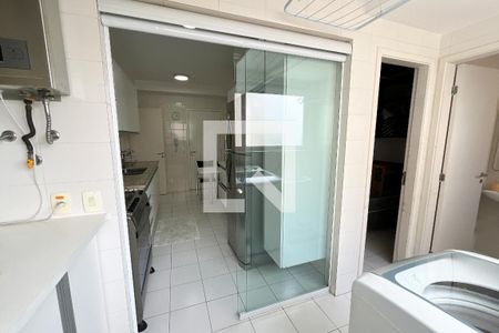 Apartamento à venda com 130m², 4 quartos e 2 vagas Apartamento à venda com 130m², 4 quartos e 2 vagasÁrea de Serviço