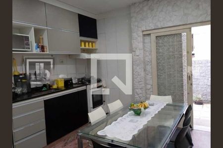 Casa à venda com 270m², 4 quartos e 2 vagas