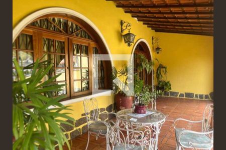 Casa à venda com 374m², 3 quartos e 6 vagas