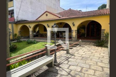 Casa à venda com 374m², 3 quartos e 6 vagas