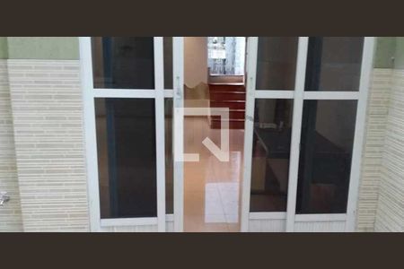 Casa à venda com 239m², 2 quartos e 1 vaga