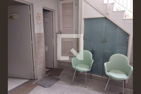 Casa à venda com 219m², 5 quartos e sem vaga