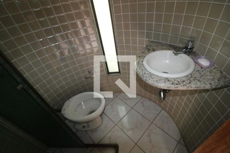 Casa à venda com 419m², 5 quartos e 6 vagasEdícula - Banheiro 2