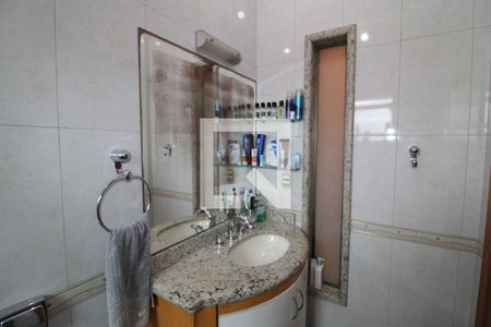 Casa à venda com 419m², 5 quartos e 6 vagasQuarto 4 - Banheiro