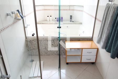 Casa à venda com 419m², 5 quartos e 6 vagasQuarto 1 - Banheiro