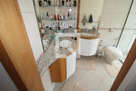 Casa à venda com 419m², 5 quartos e 6 vagasQuarto 2 - Banheiro