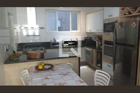 Apartamento à venda com 234m², 4 quartos e 1 vaga