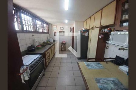 Casa à venda com 263m², 3 quartos e 6 vagas