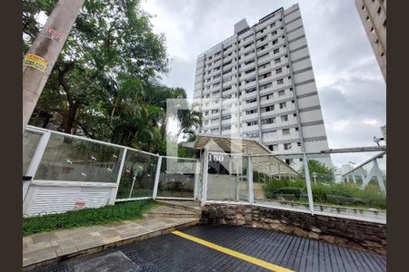 Apartamento à venda com 96m², 3 quartos e 1 vaga Apartamento à venda com 96m², 3 quartos e 1 vagaFachada
