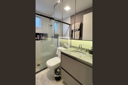 Apartamento à venda com 65m², 2 quartos e 2 vagasBanheiro da Suíte 1