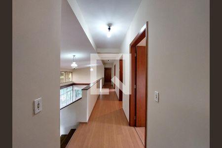 Casa à venda com 570m², 4 quartos e 5 vagasCorredor