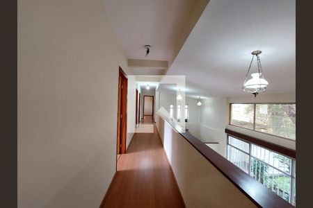 Casa à venda com 570m², 4 quartos e 5 vagasCorredor