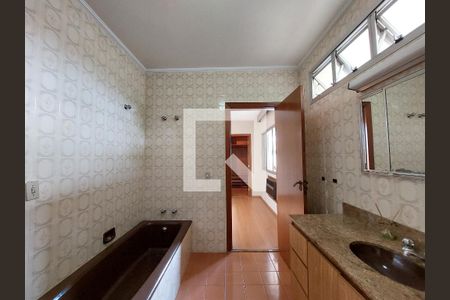 Casa à venda com 570m², 4 quartos e 5 vagasBanheiro3 Quartos 2e3