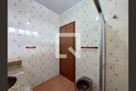 Casa à venda com 570m², 4 quartos e 5 vagasBanheiro Suíte 2