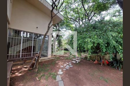 Casa à venda com 570m², 4 quartos e 5 vagasQuintal