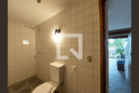 Casa à venda com 570m², 4 quartos e 5 vagasBanheiro Salão de Festas