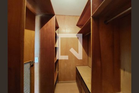 Casa à venda com 570m², 4 quartos e 5 vagasQuarto 2