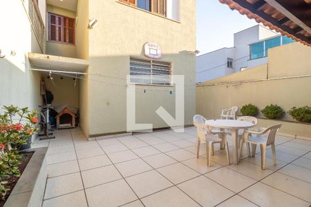 Casa à venda com 170m², 4 quartos e 4 vagas