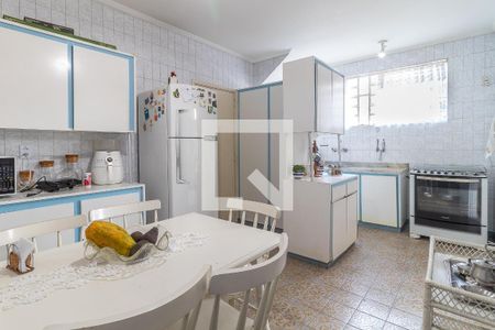 Casa à venda com 170m², 4 quartos e 4 vagas