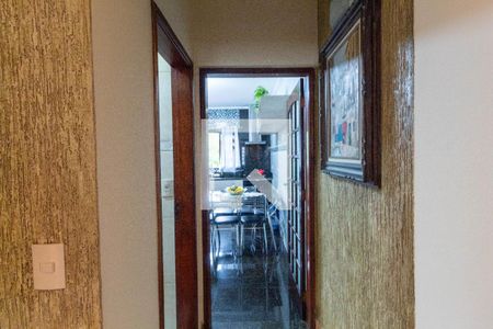 Casa à venda com 162m², 3 quartos e 3 vagas Casa à venda com 162m², 3 quartos e 3 vagasCorredor