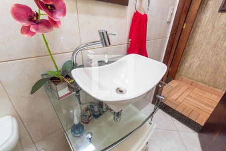 Casa à venda com 162m², 3 quartos e 3 vagas Casa à venda com 162m², 3 quartos e 3 vagasLavabo