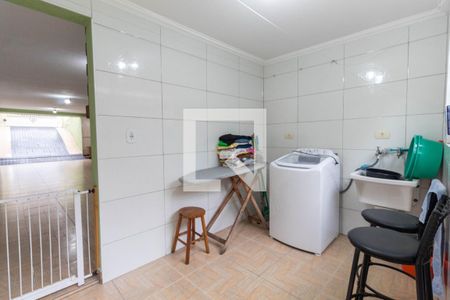 Casa à venda com 162m², 3 quartos e 3 vagas Casa à venda com 162m², 3 quartos e 3 vagasLavanderia