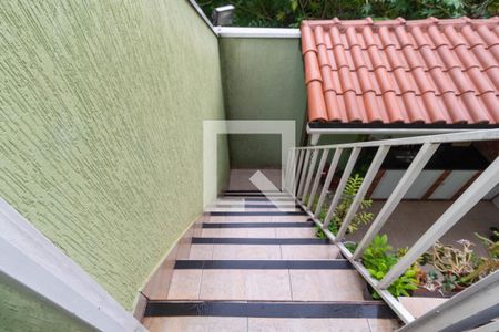 Casa à venda com 162m², 3 quartos e 3 vagas Casa à venda com 162m², 3 quartos e 3 vagasEscada