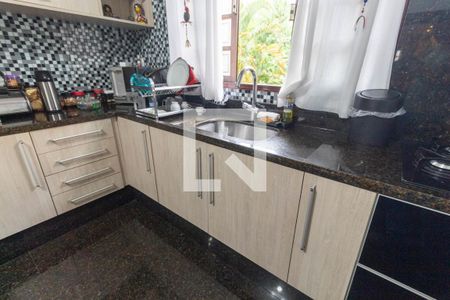 Casa à venda com 162m², 3 quartos e 3 vagas Casa à venda com 162m², 3 quartos e 3 vagasCozinha