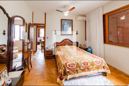 Casa à venda com 272m², 6 quartos e 3 vagasSuíte