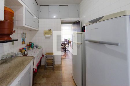 Casa à venda com 272m², 6 quartos e 3 vagasCozinha