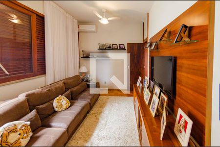 Casa à venda com 272m², 6 quartos e 3 vagasQuarto 3