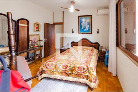 Casa à venda com 272m², 6 quartos e 3 vagasSuíte