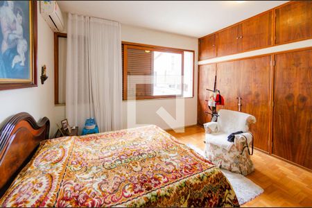 Casa à venda com 272m², 6 quartos e 3 vagasSuíte