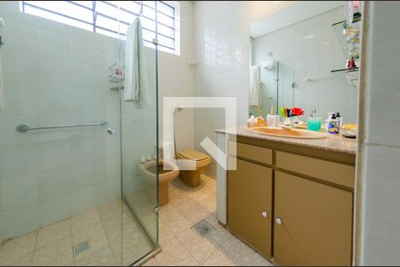 Casa à venda com 272m², 6 quartos e 3 vagasBanheiro suíte