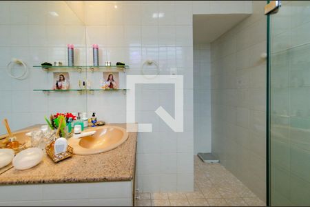 Casa à venda com 272m², 6 quartos e 3 vagasBanheiro suíte