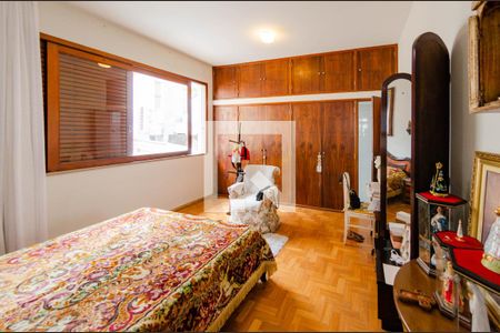 Casa à venda com 272m², 6 quartos e 3 vagasSuíte