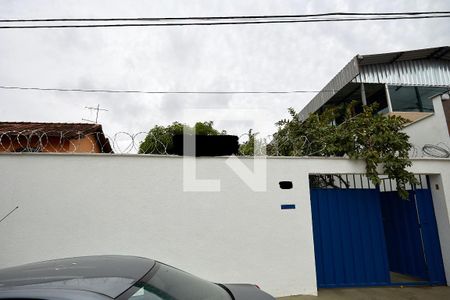 Casa à venda com 130m², 3 quartos e 8 vagas Casa à venda com 130m², 3 quartos e 8 vagasFachada