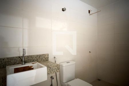 Casa à venda com 130m², 3 quartos e 8 vagas Casa à venda com 130m², 3 quartos e 8 vagasBanheiro