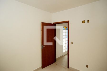 Casa à venda com 130m², 3 quartos e 8 vagas Casa à venda com 130m², 3 quartos e 8 vagasQuarto 2