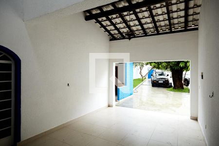 Casa à venda com 130m², 3 quartos e 8 vagas Casa à venda com 130m², 3 quartos e 8 vagasGaragem