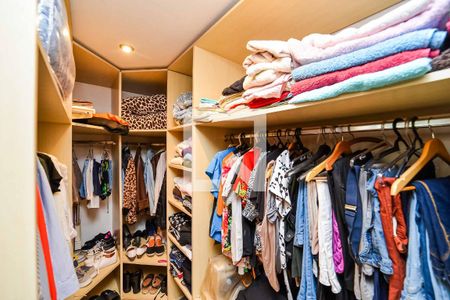 Casa de condomínio à venda com 170m², 3 quartos e 1 vagaCloset da suíte