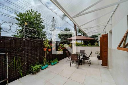 Casa de condomínio à venda com 170m², 3 quartos e 1 vagaPátio