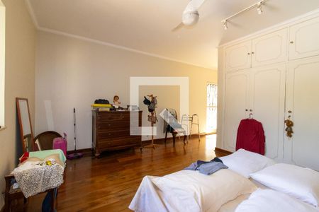 Casa à venda com 256m², 4 quartos e 18 vagas Casa à venda com 256m², 4 quartos e 18 vagasQuarto