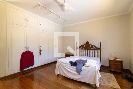 Casa à venda com 256m², 4 quartos e 18 vagas Casa à venda com 256m², 4 quartos e 18 vagasQuarto