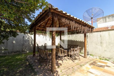 Casa à venda com 256m², 4 quartos e 18 vagas Casa à venda com 256m², 4 quartos e 18 vagasÁrea comum