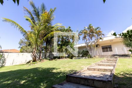 Casa à venda com 256m², 4 quartos e 18 vagas Casa à venda com 256m², 4 quartos e 18 vagasÁrea comum