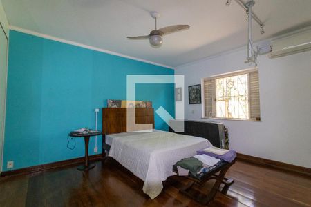 Casa à venda com 256m², 4 quartos e 18 vagas Casa à venda com 256m², 4 quartos e 18 vagasQuarto 3