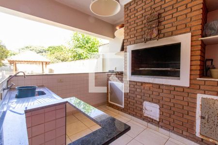 Casa à venda com 256m², 4 quartos e 18 vagas Casa à venda com 256m², 4 quartos e 18 vagasÁrea comum