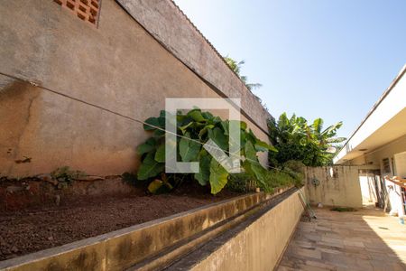 Casa à venda com 256m², 4 quartos e 18 vagas Casa à venda com 256m², 4 quartos e 18 vagasÁrea comum